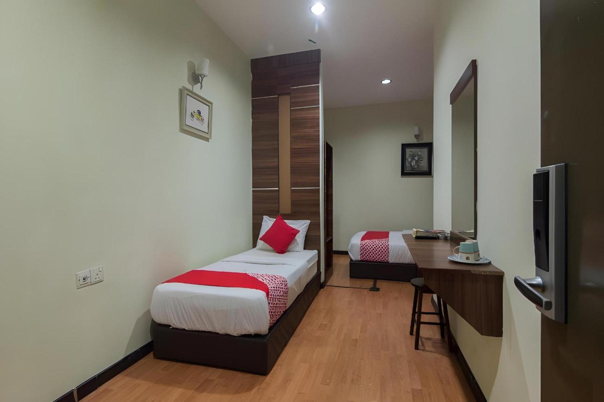 Capital O 812 Hotel Smc Seksyen 13 Шах Алам Екстериор снимка