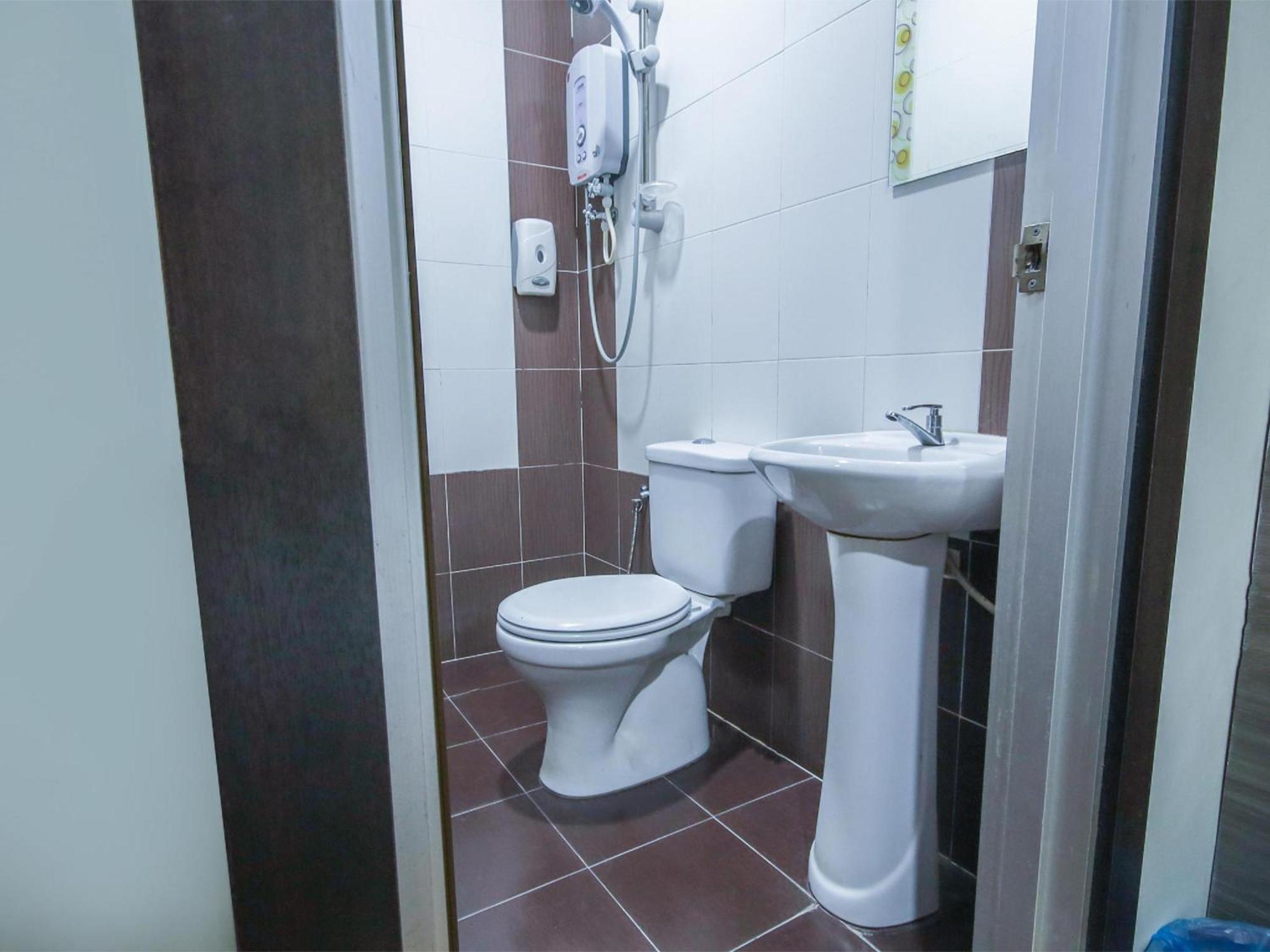 Capital O 812 Hotel Smc Seksyen 13 Шах Алам Екстериор снимка