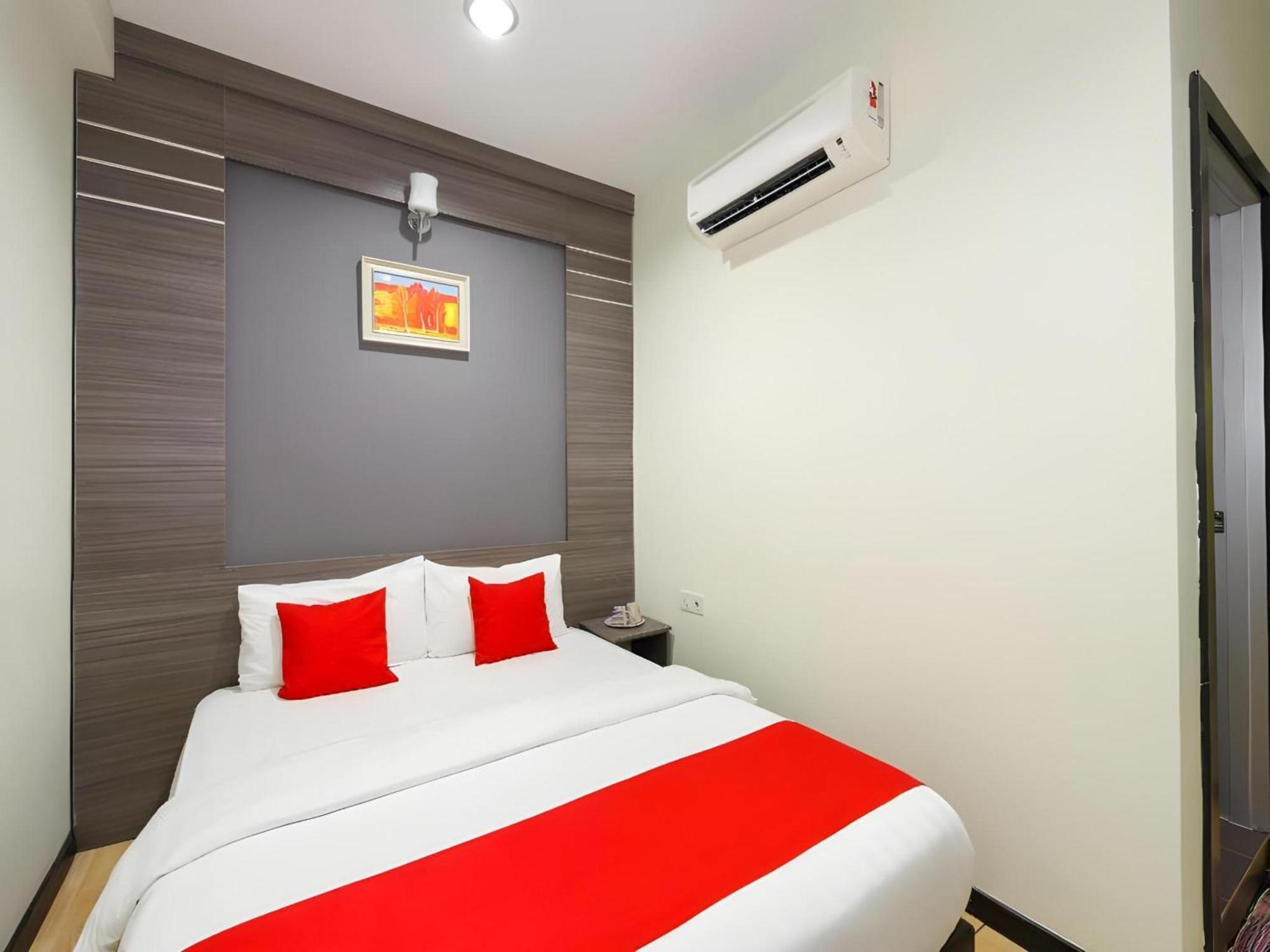 Capital O 812 Hotel Smc Seksyen 13 Шах Алам Екстериор снимка