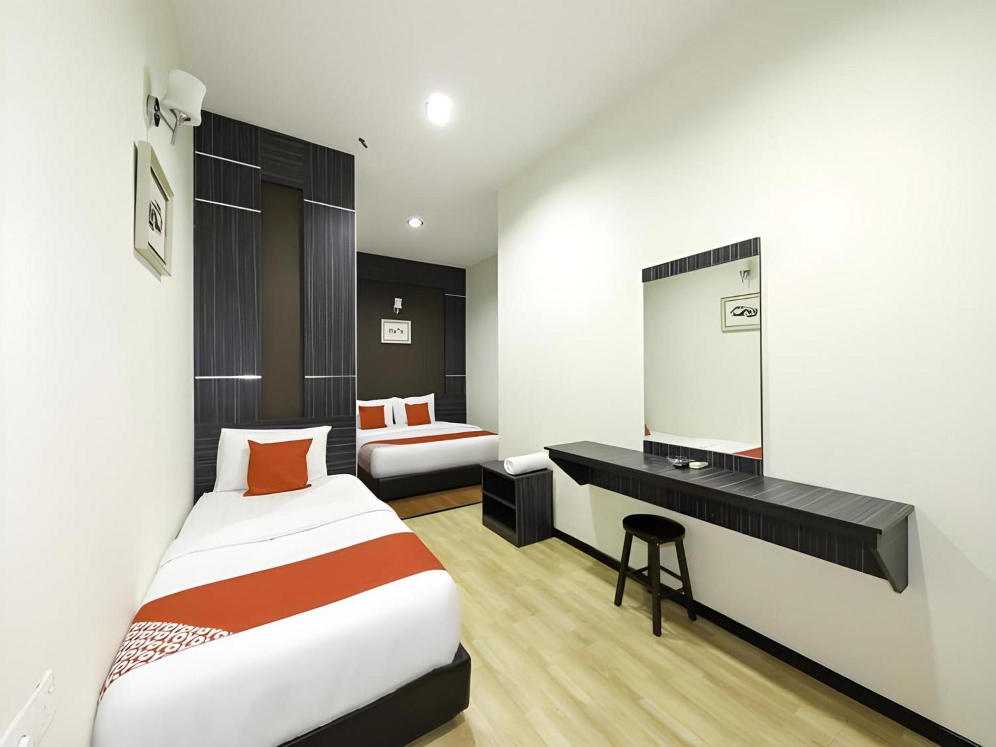 Capital O 812 Hotel Smc Seksyen 13 Шах Алам Екстериор снимка