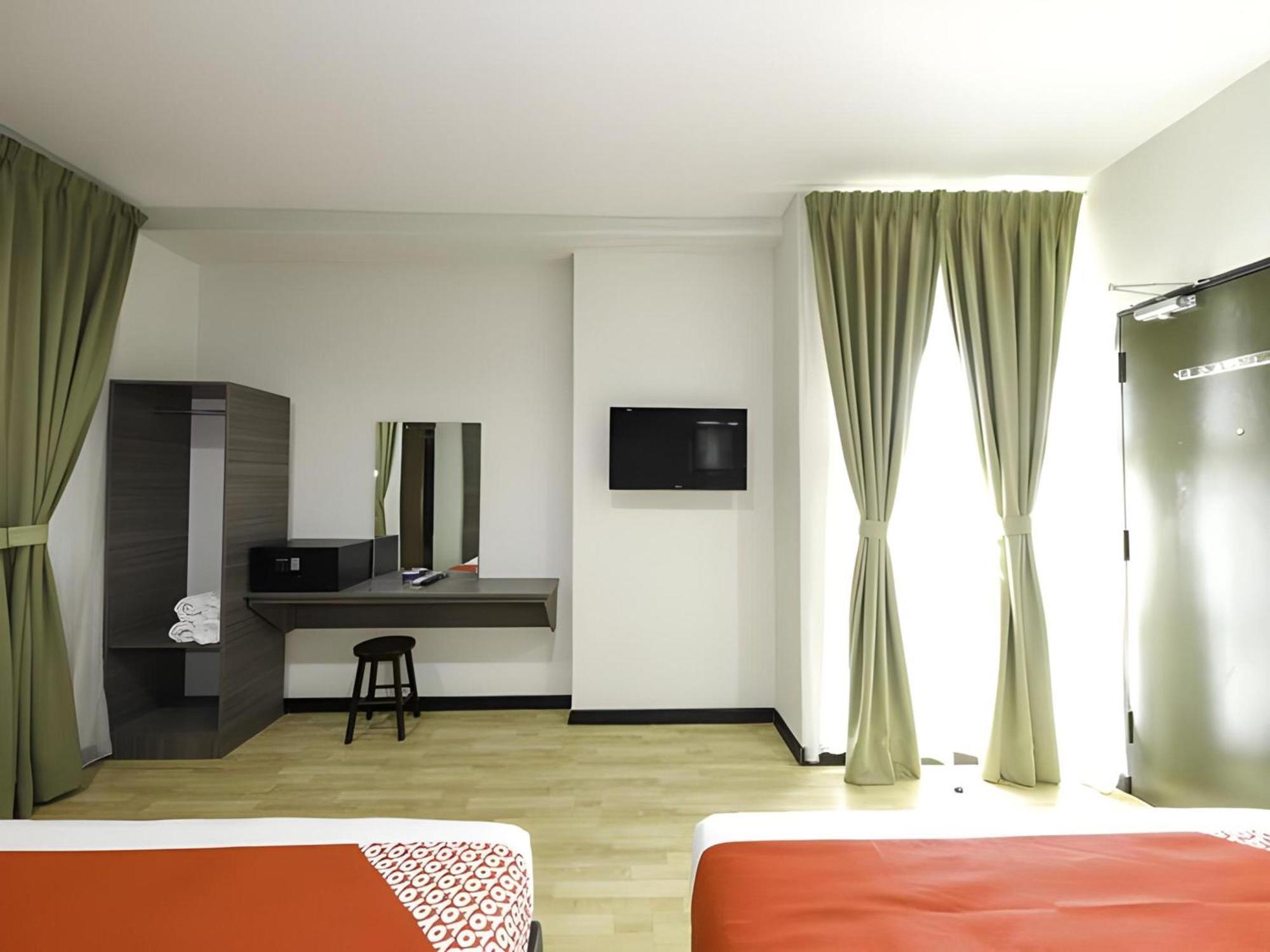 Capital O 812 Hotel Smc Seksyen 13 Шах Алам Екстериор снимка