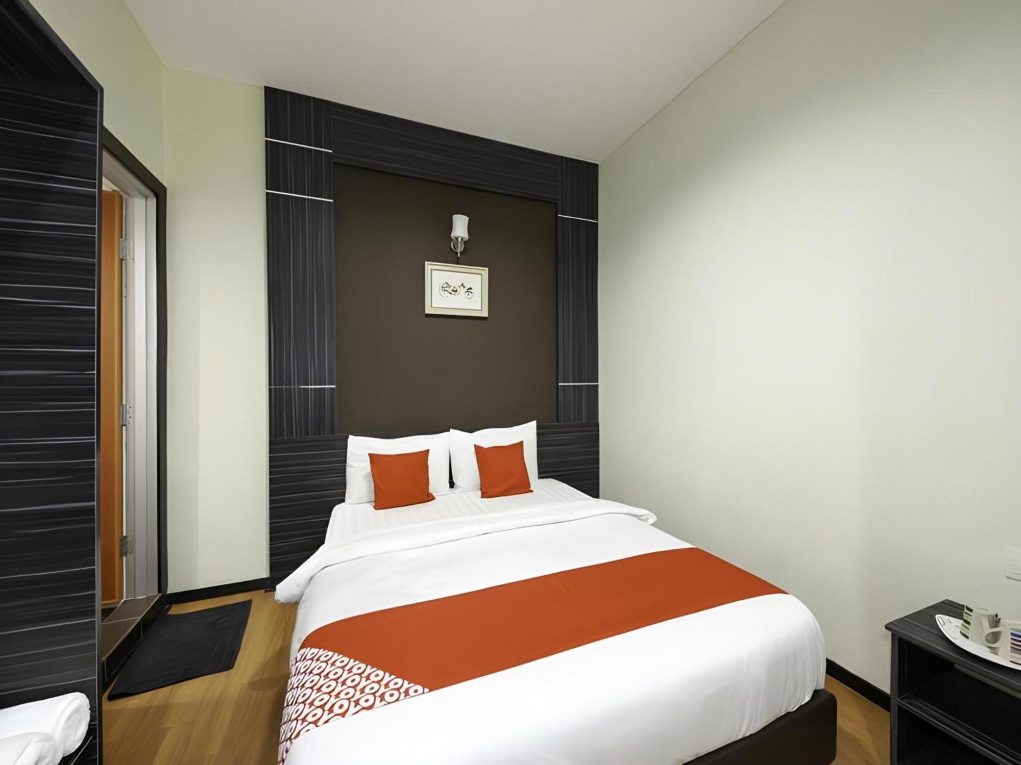 Capital O 812 Hotel Smc Seksyen 13 Шах Алам Екстериор снимка