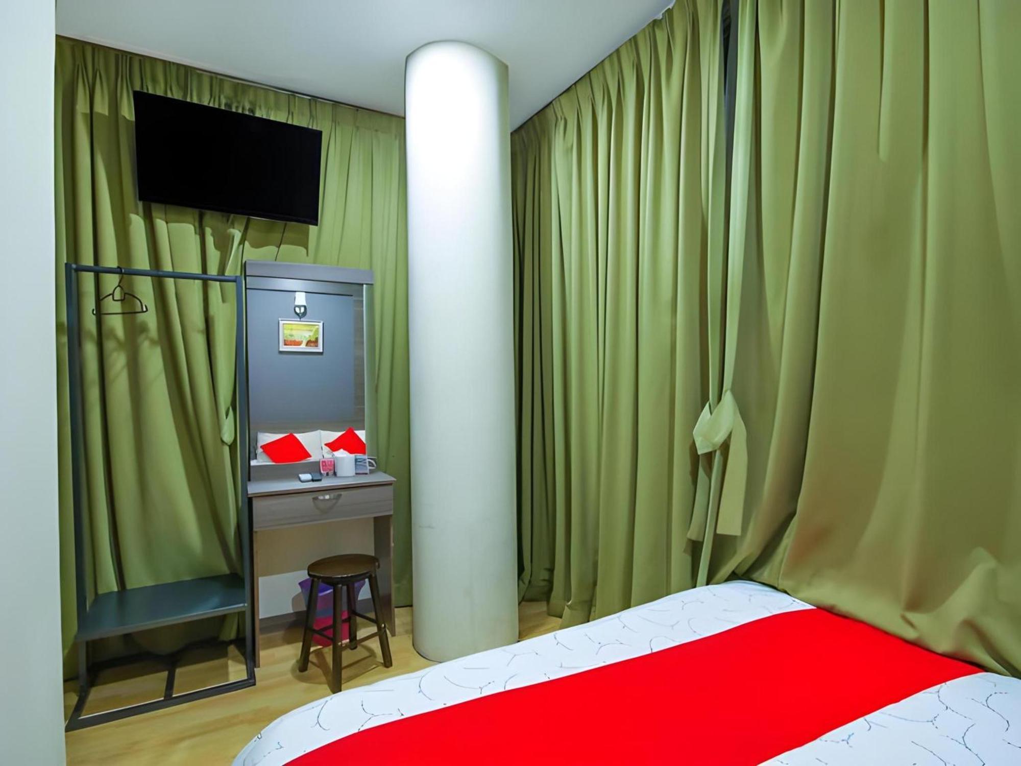 Capital O 812 Hotel Smc Seksyen 13 Шах Алам Екстериор снимка