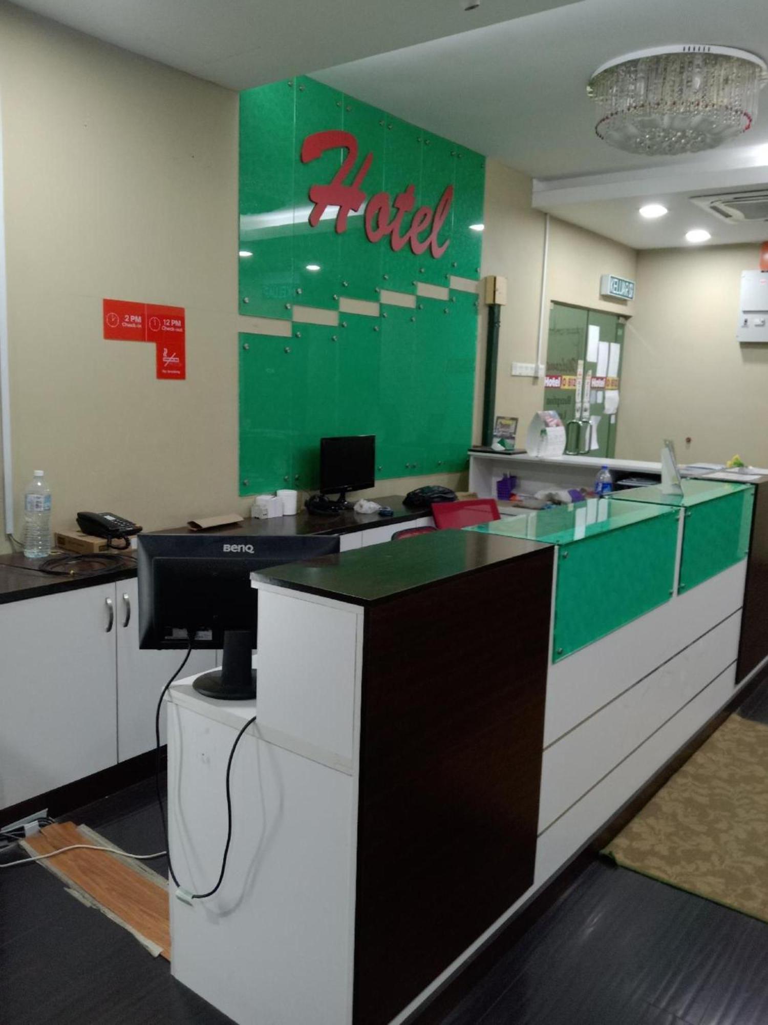 Capital O 812 Hotel Smc Seksyen 13 Шах Алам Екстериор снимка