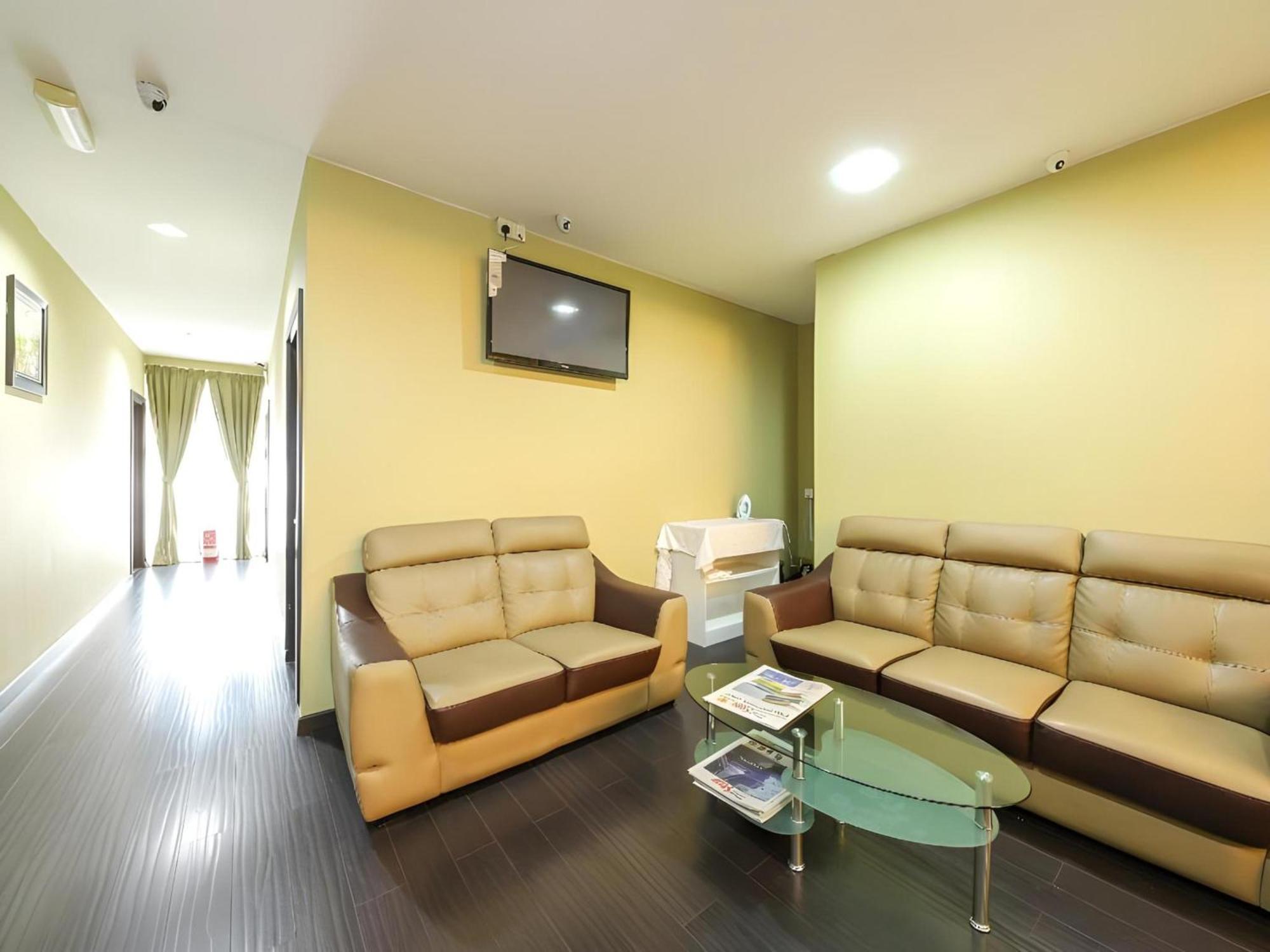 Capital O 812 Hotel Smc Seksyen 13 Шах Алам Екстериор снимка
